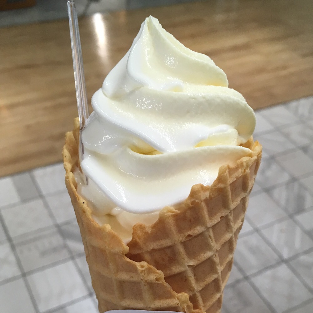 東京ミルクチーズ工場のソフトクリームはコーンまで美味いわー、すごいわー