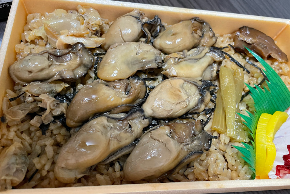 新宿京王で開催している「元祖有名駅弁と全国的うまいもの大会」でえんがわ、牡蠣、イカ飯、大福ゲット！